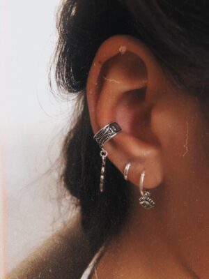 Piercing de Pressão com Pingente de Pena