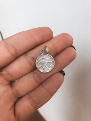 Pingente Olho de Hórus Madre Pérola