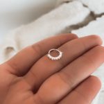 Piercing Nanda Cravejado