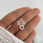 Pingente Menina Vazada