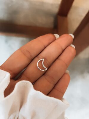 Piercing Moon De Trava