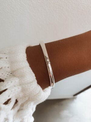 Bracelete Maddy Rígido Com Fecho De Trava