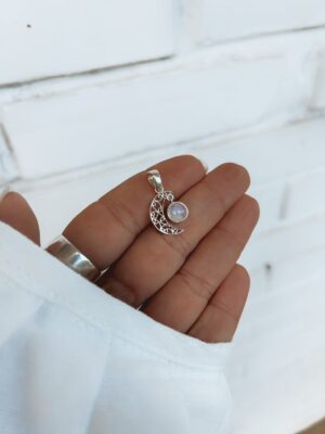 Pingente Moon Detalhado Com Pedra Natural Pendurada
