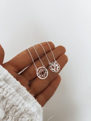 Escapulário Medalha Símbolo Om E Flor De Lótus