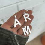 Pingente Letras Lisas Big Prata Branca