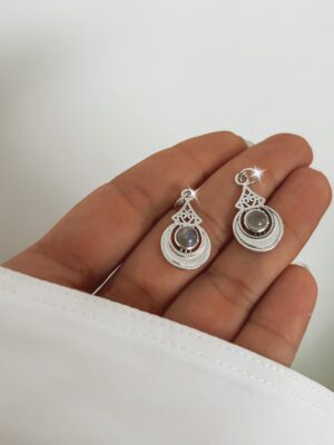 Pingente Lunar Meia Lua Oriental Com Pedra Natural No Meio