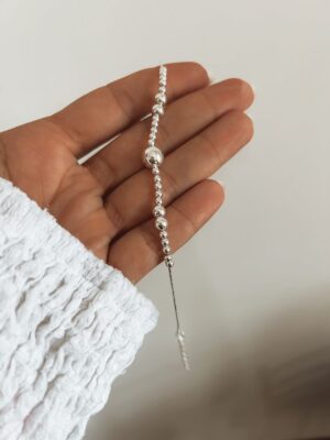 Pulseira Intercalada Com Várias Bolinhas Maiores E Menores Prata Branca