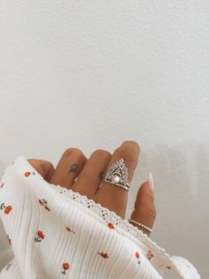 Anel Com Arabesco e Madre Pérola