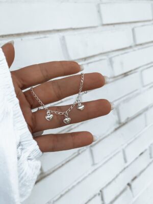 Pulseira Infantil Com 3 Corações Pendurados