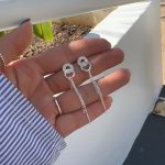 Brinco Duo Círculos Vazado Cravejado E Correntes