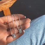 Escapulário Elo Grumet Fino Com Plaquinha Nossa Senhora E Jesus Cristo