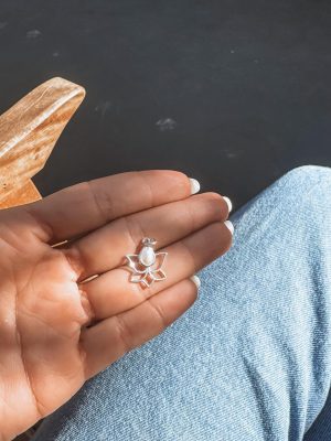 Pingente Lótus Com Gota De Madrepérola