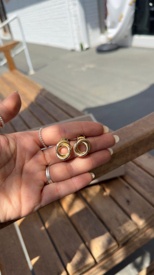 Brinco Gold Círculos Entrelaçados - Imagem 1