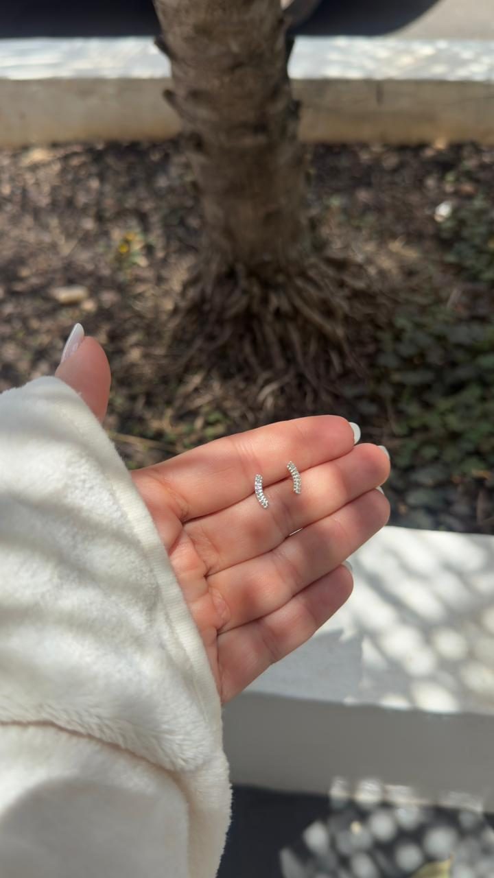 Brinco Um Filete De Zircônias Brinco Um Filete De Zircônias - Imagem 1