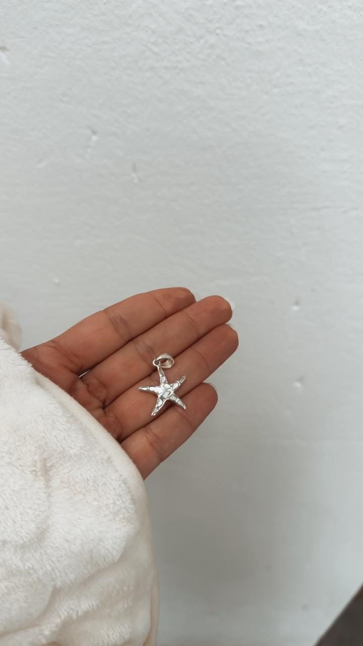 Pingente Estrela Do Mar Detalhes Em MadrePérola Pingente Estrela Do Mar Detalhes Em MadrePérola - Imagem 1