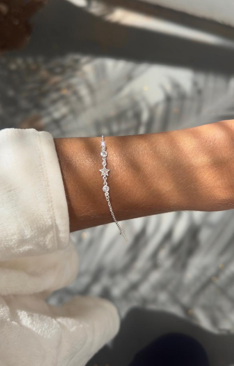 Pulseira Estrela Com Zircônia E Pontos De Luz Pulseira Estrela Com Zircônia E Pontos De Luz - Imagem 1